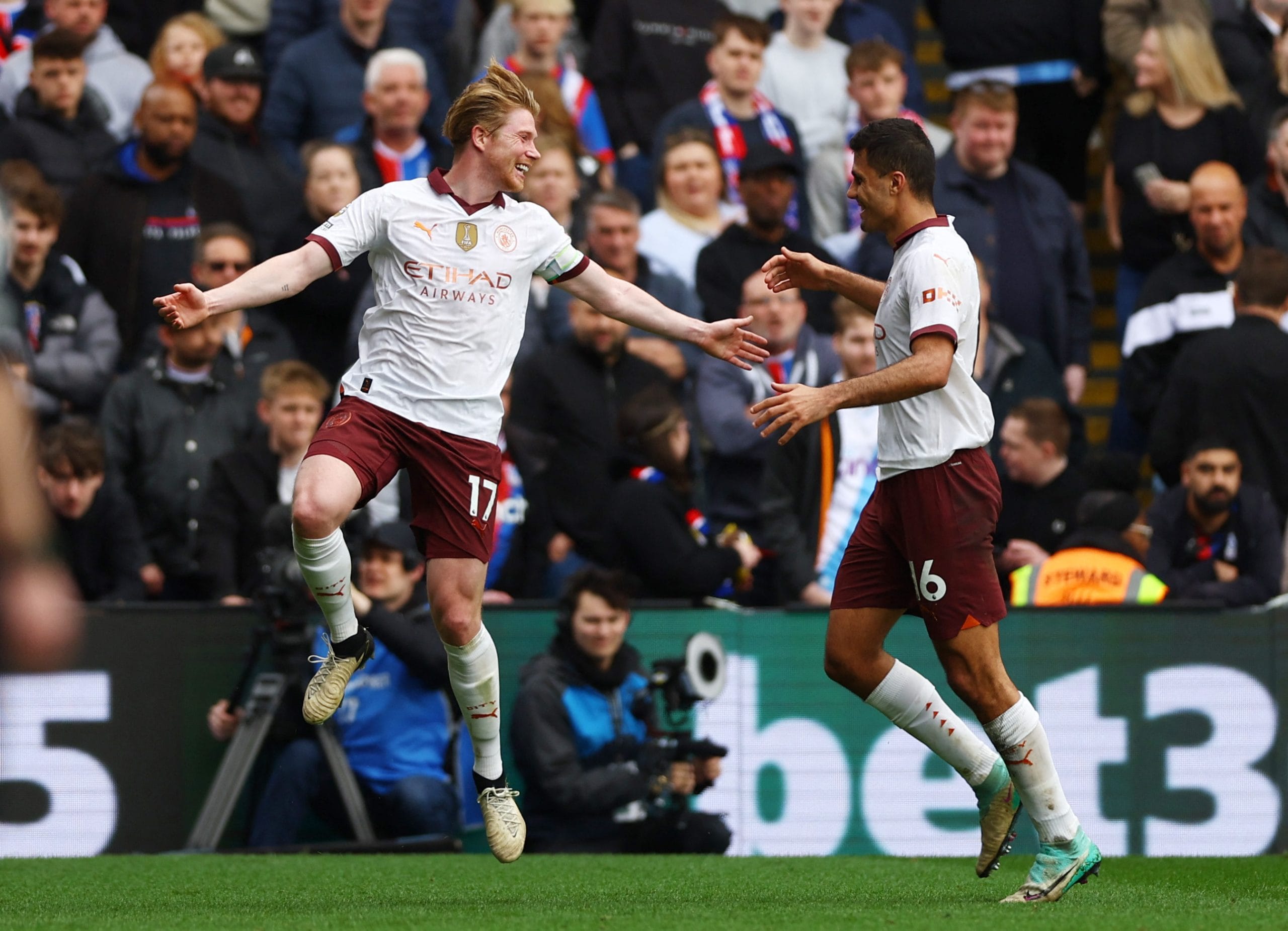 Man City beat Crystal Palace to go level with Liverpool on top of the table 1 20240406 142705 scaled 1