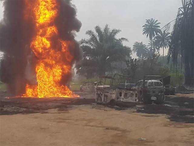 At least five people confirmed dead, over 70 cars destroyed as Tanker explosion causes fiery carnage on East-West road, Rivers State. 1 images 48 1
