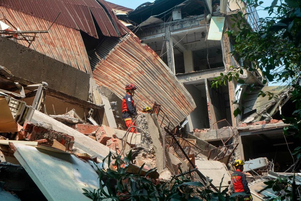 A powerful earthquake, the strongest in 25 years, struck Taiwan, resulting in at least four deaths and numerous injuries 2 taiwan japan earthquake tsunami 033734 4013262 20240403114022