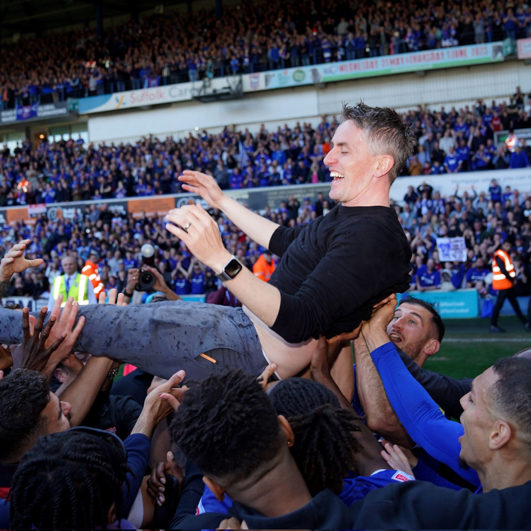 Ipswich Town gains promotion to the Premier League after a 22-year absence. 1 20240504 154929