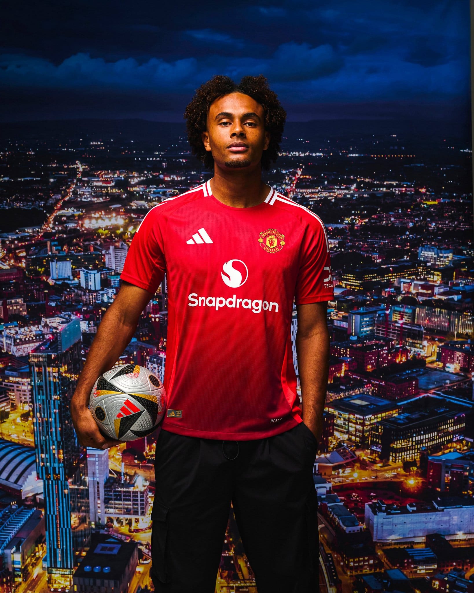 BREAKING: Man Utd completes £36.5m Zirkzee signing from Bologna 1 20240714 161739