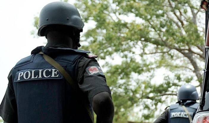 Police arrest 3 suspected cultists with a de automatic pump action gun worth N700,000. 1 images 40 4