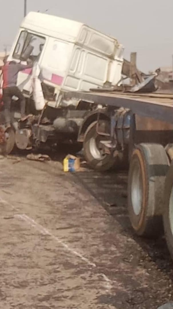 Tragedy: Three killed as Container Truck falls on tricycle in Ogbomoso, Oyo State. 1 1736339212961
