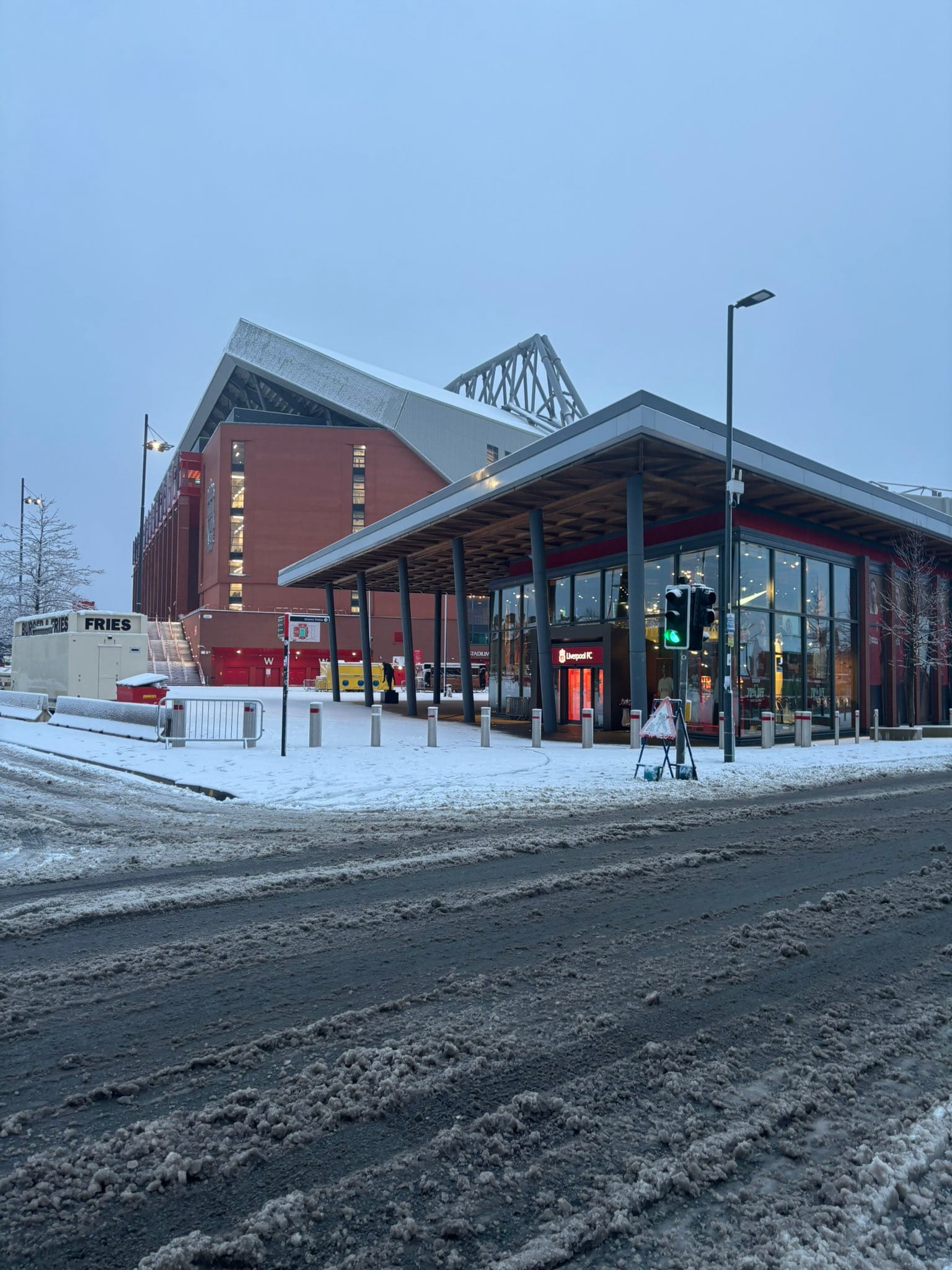 Liverpool vs Man Utd: Premier League update as game is set to go ahead despite snow. 1 20250105 132556
