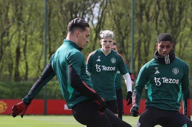 Man Utd confirm the exit of highly rated winger with 'unique transfer clause' included in deal. 1 images 1 5