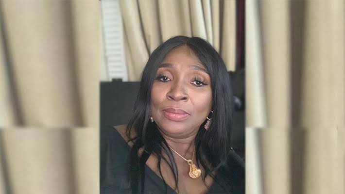 Nigerian-American Woman Returns $5,700 Found in Workplace Restroom. 1 images 10 1 2